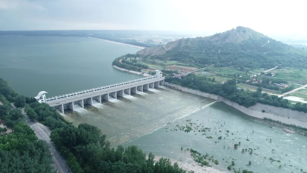峡山水库提闸放水