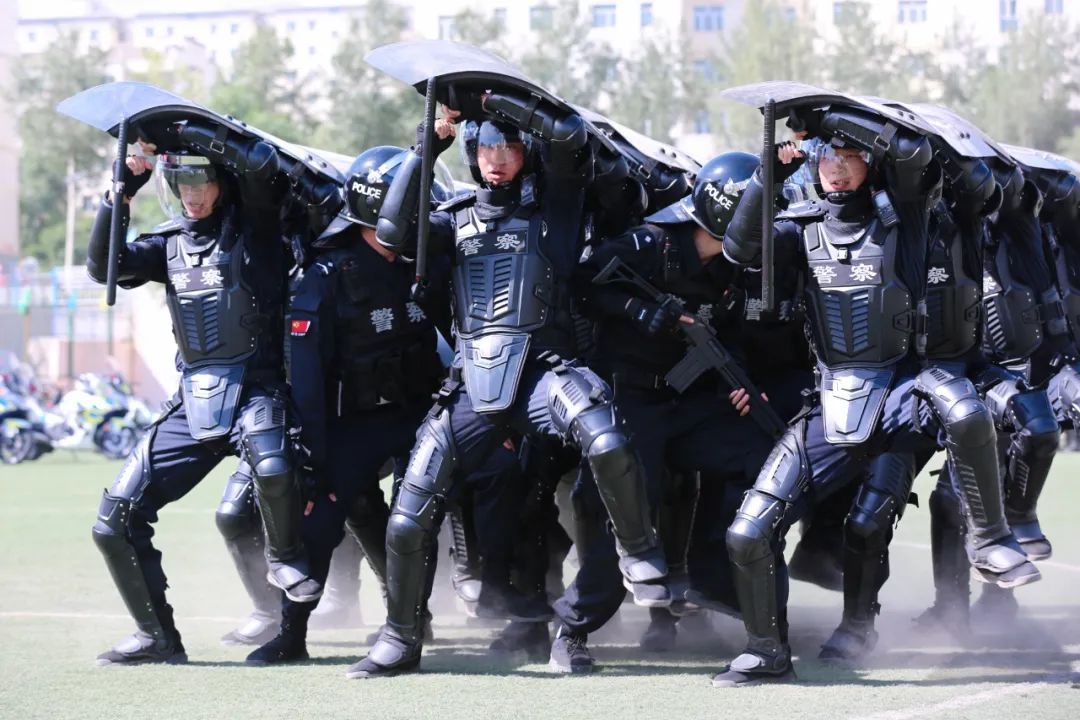 实战淬火砺精兵西宁公安首届特巡警警务技能比武现场掠影