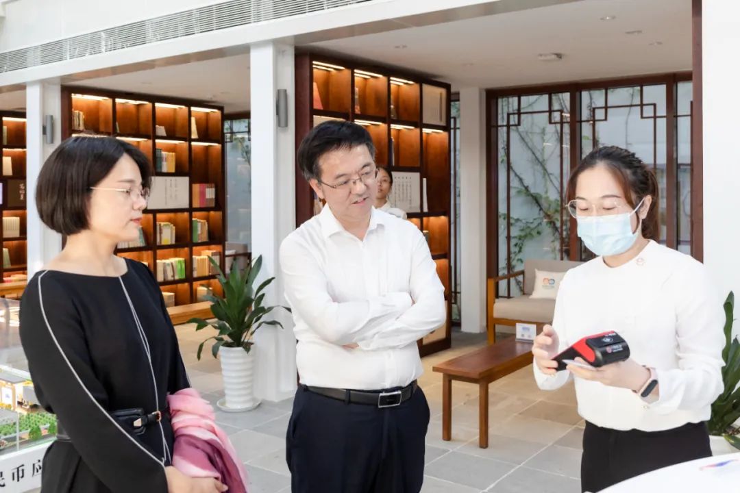 银行苏州分行党委委员,副行长孙国强,中国银行苏州分行副行长徐敏华