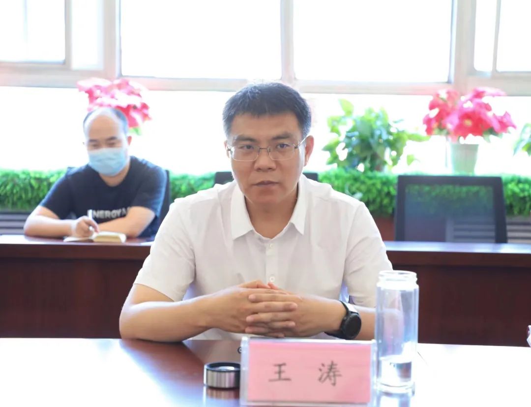 王涛到宁晋中学调研时强调孩子好一切都好