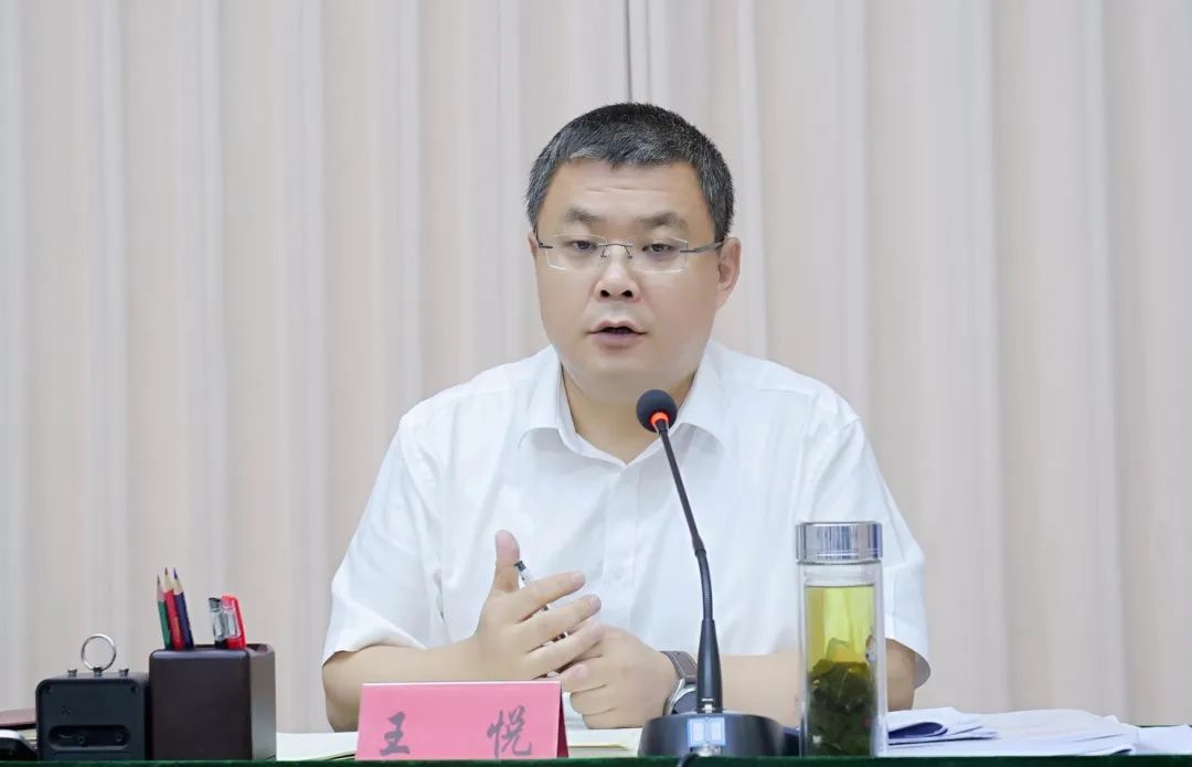 县领导李冬,王国崇,董魁宁,刘晓雷,樊春华,王顺华,陈永杰出席会议.