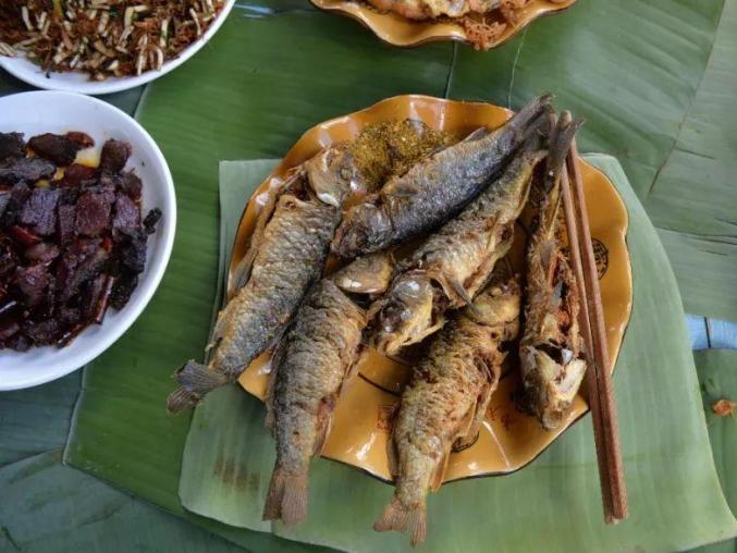 饞哭了矻扎扎節的原生態哈尼美食第一道就讓人口水直流