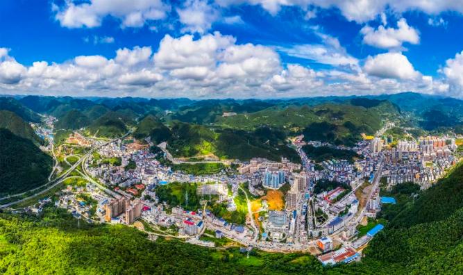 华中凉都的凉凉都人的热野三关镇邀你共享22的夏天