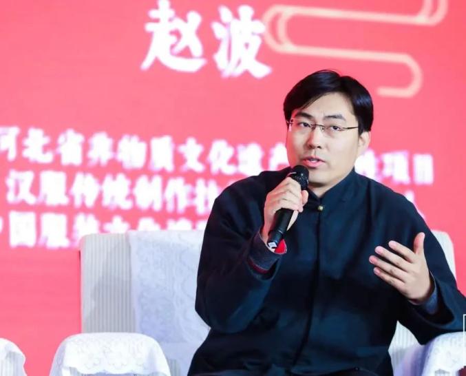 永清县服装博物馆馆长 赵波赵波,毕业于江南大学,现任河北科技大学