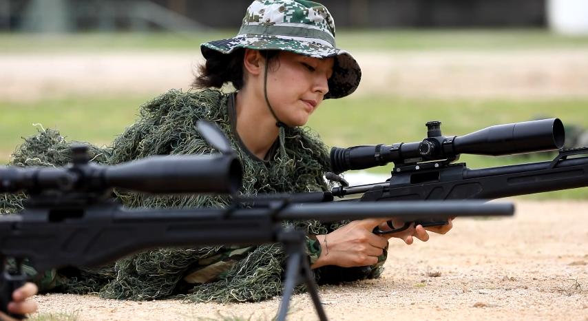 女狙擊手也太颯了