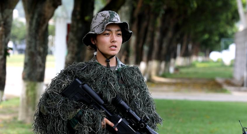 女狙击手也太飒了