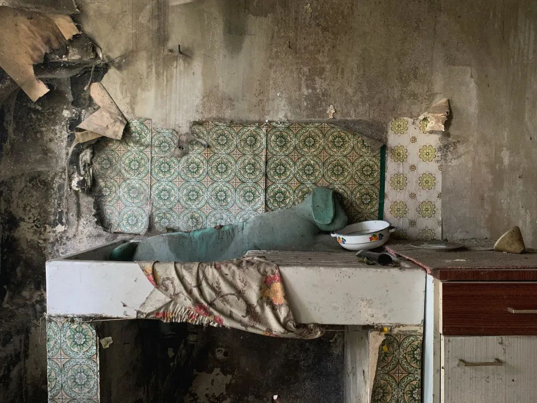 她是大海的拾荒者,相信破烂有灵且美