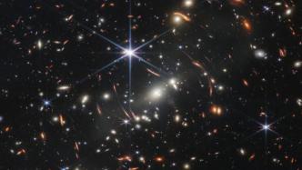 史上最深的宇宙全彩照发布，韦伯如何回传150万公里外的太空数据？