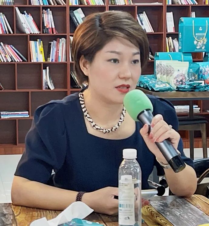 "金华市女企业家协会常务副会长,浙江炜晟包装有限公司董事长王淑婷向