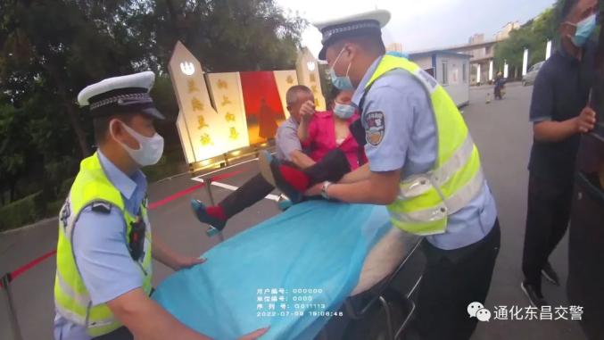 “生死时速”！女子务农被毒蛇咬伤，东昌交警紧急护送就医