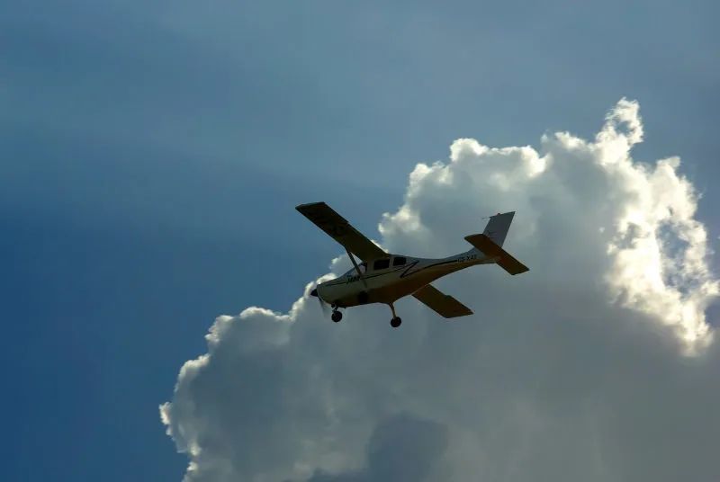 又见小型观光飞机坠毁,低空旅游应留足安全余量