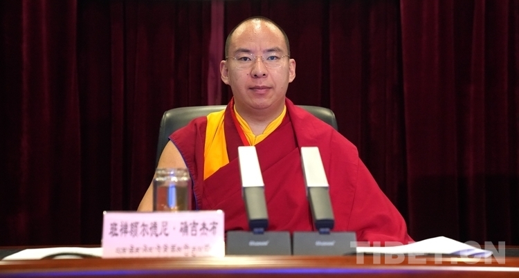 图为班禅在年轻活佛培养教育座谈会现场 摄影:王淑班禅深情地说,中华