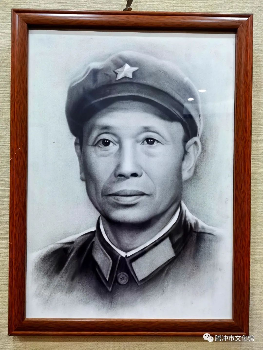 杨余荣炭精画艺术作品展在腾冲开展