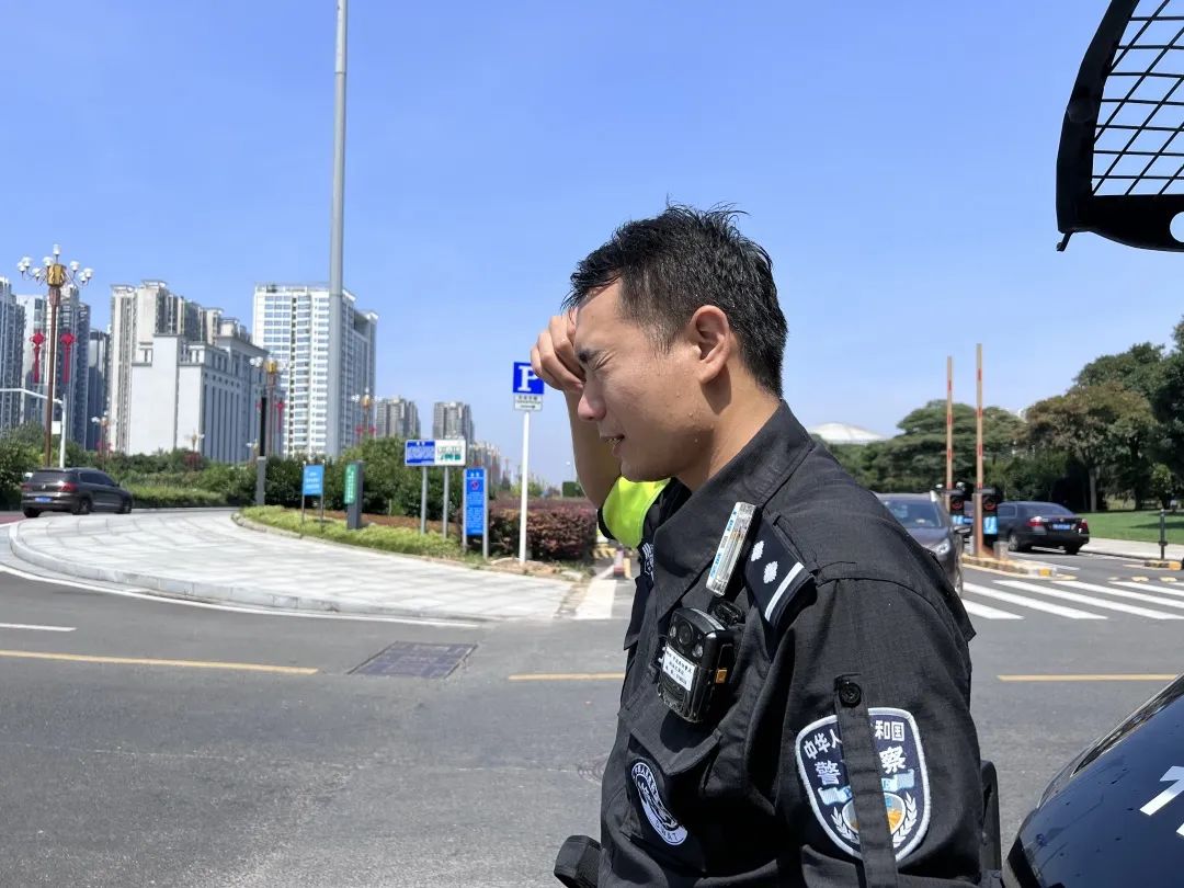 战高温长沙警察不服暑