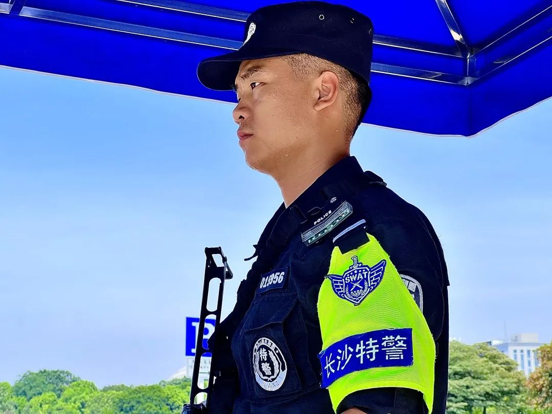 战高温长沙警察不服暑