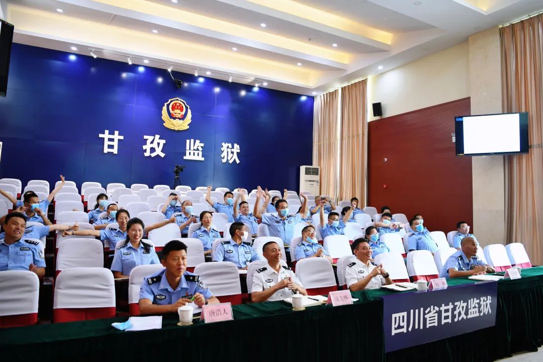 护航民警心路甘孜监狱开展心理健康知识讲座