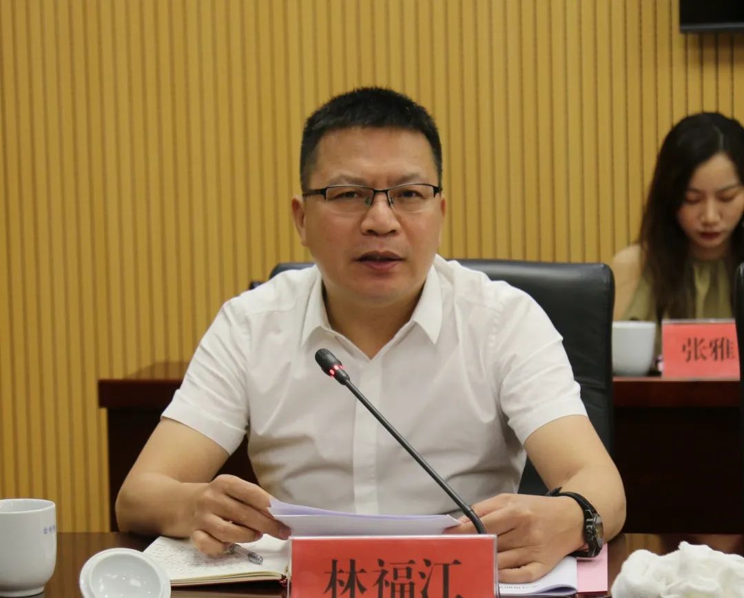 市委统战部副部长,市工商联党组书记林福江主持会议新生代企业家代表