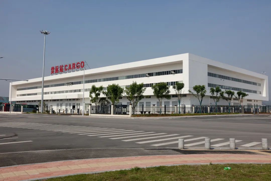 顺丰全货机起飞鄂州花湖机场正式投运