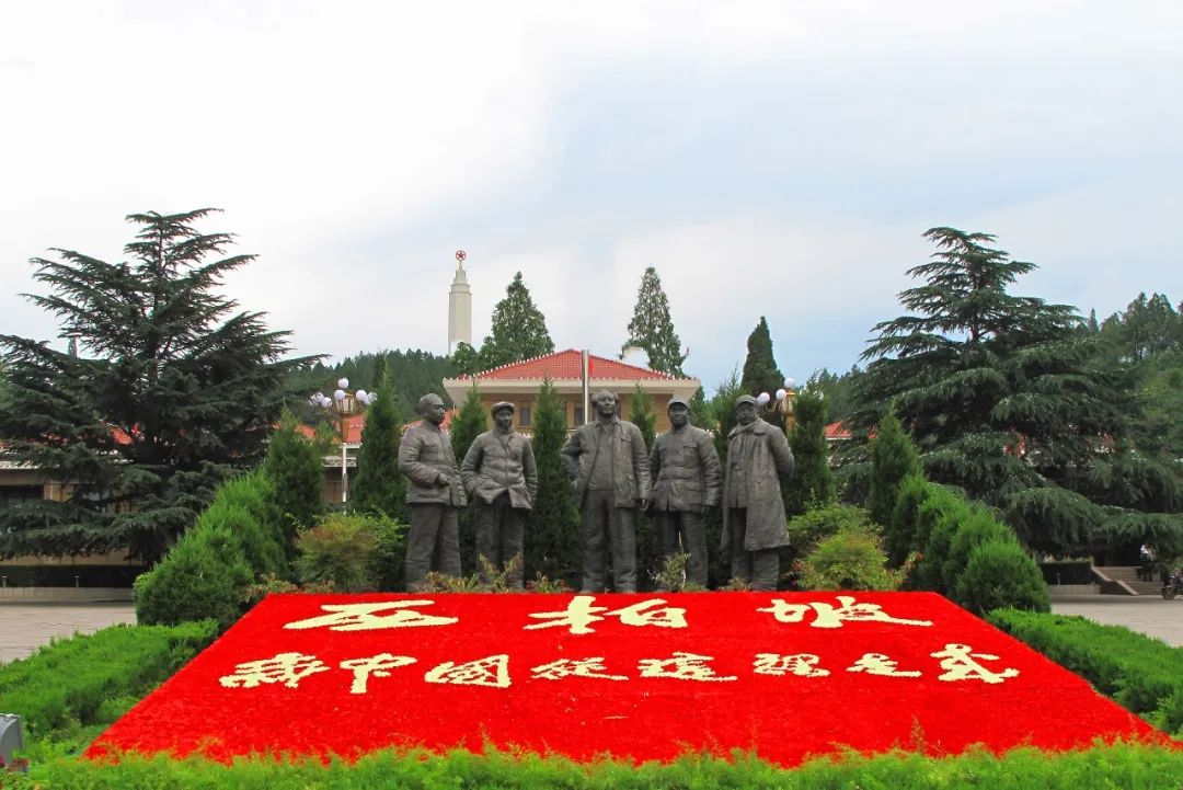 河北省石家庄市西柏坡景区人如在画中游徜徉其间,赏雄山碧水与天光云