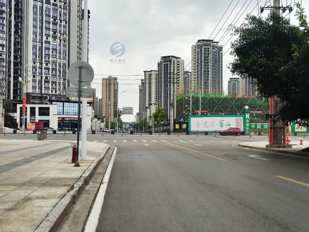 拦路虎富顺二环路与崇文街交叉口处的隔离栏到底拆不拆这回明确了