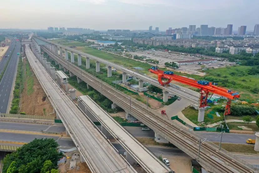 新建南沿江城际铁路全线共设9座车站,依次为南京南站,江宁站,句容站