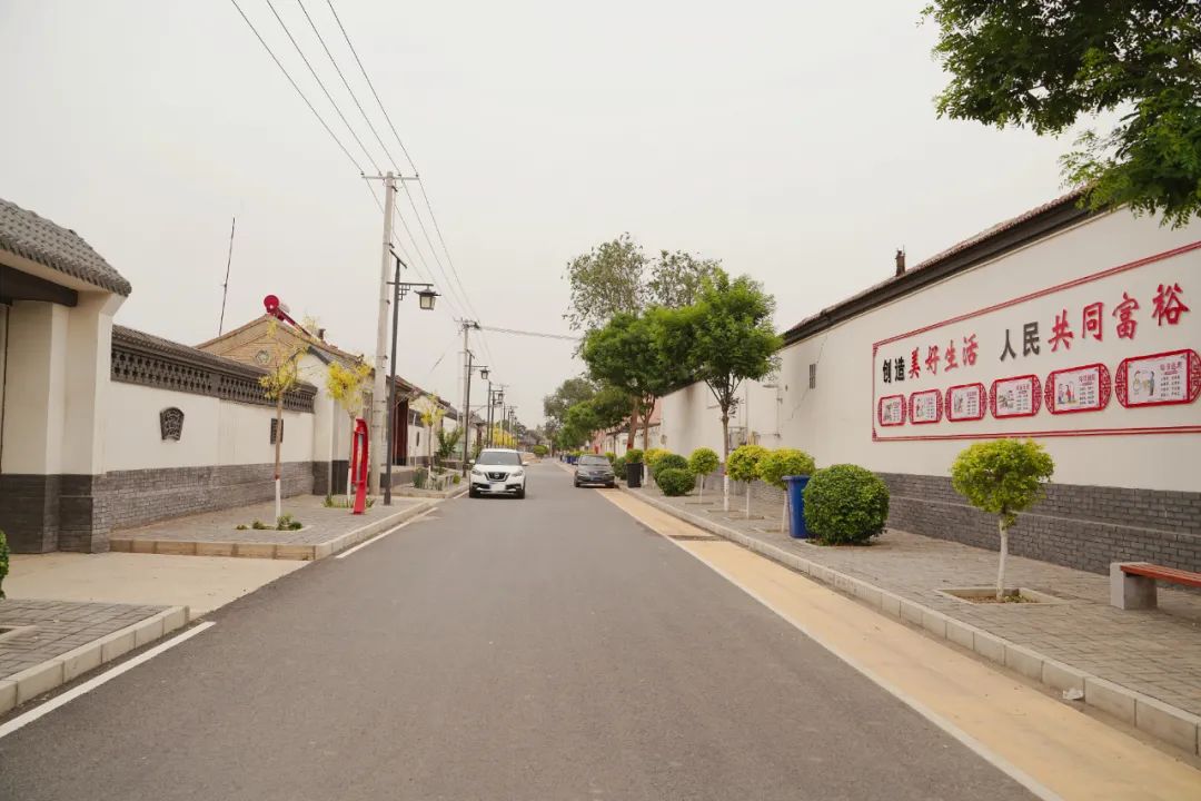 绿树成荫花海环抱这里的四好农村路串起诗画乡村