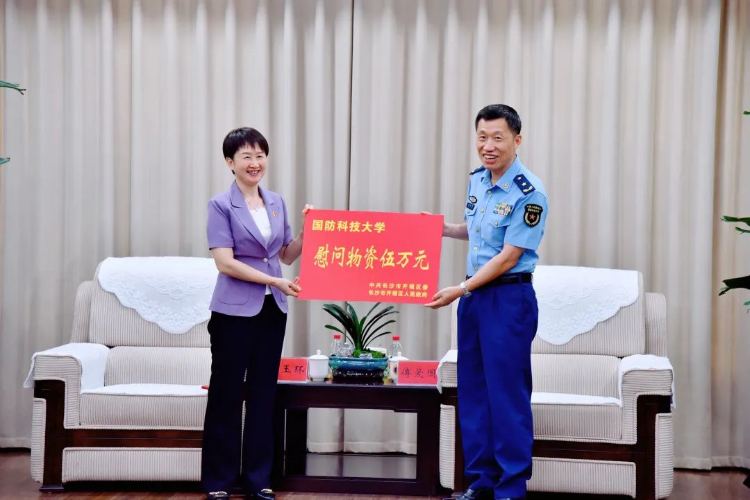 区领导蒋君,易文斌,刘建元,余岱民,廖紫