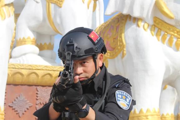 李希平是德宏特警是救火队长是最美基层民警候选人