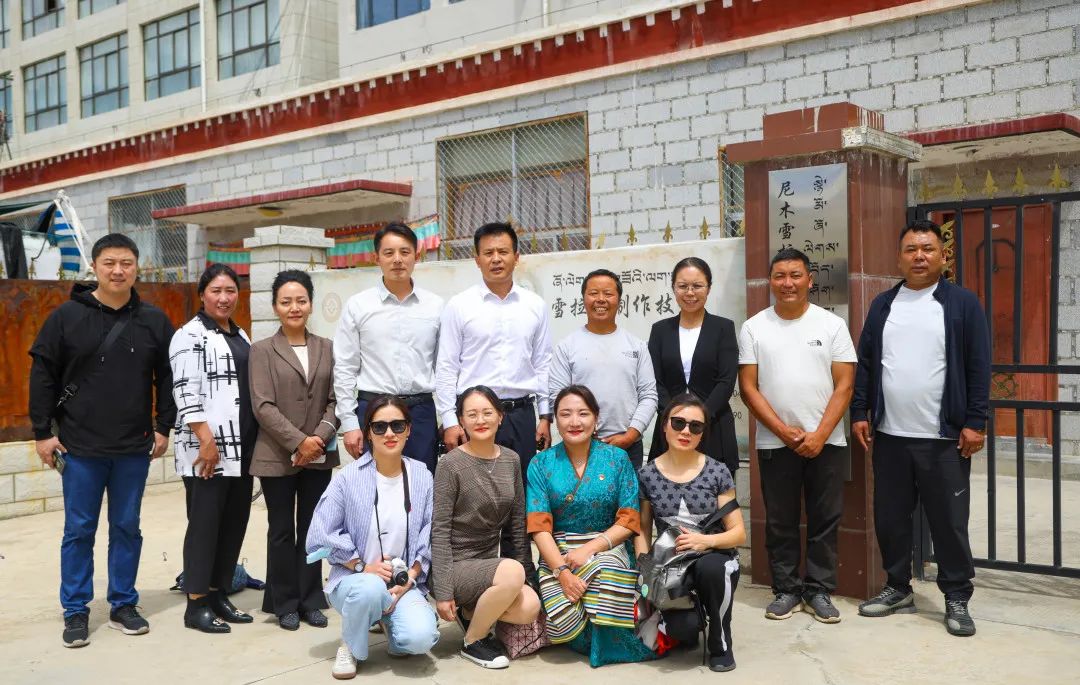 民生益行动竹梦助学助学班暨民生银行爱心图书室揭牌仪式在拉萨尼木县