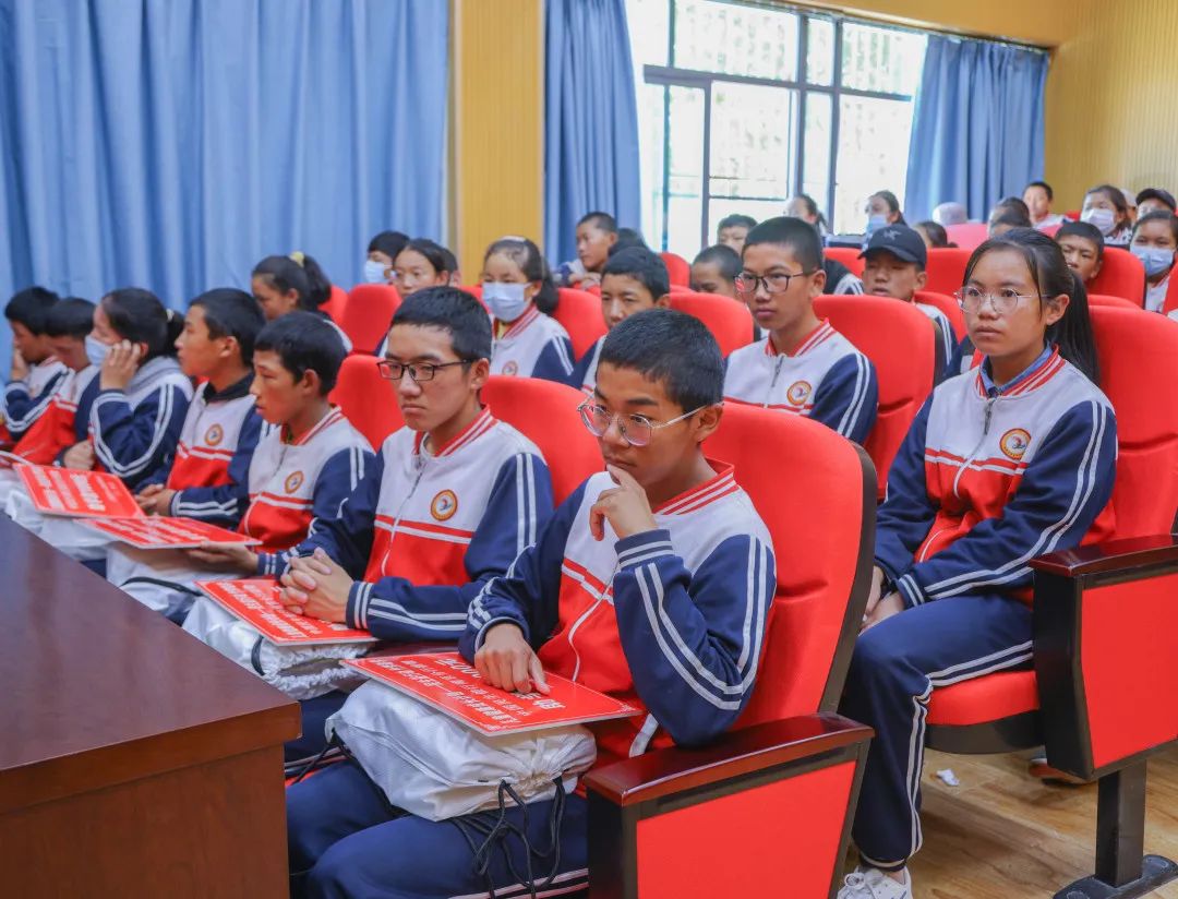 竹梦助学助学班暨民生银行爱心图书室揭牌仪式在拉萨尼木县中学举行
