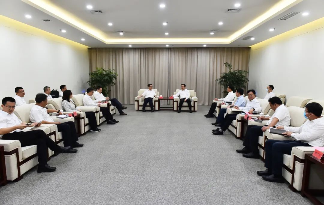 张国华与中国联通党组成员、副总经理梁宝俊一行举行工作座谈