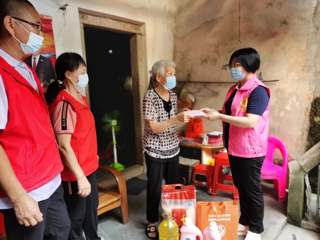 潮州市妇联党支部联合湘桥区凤新街道花园村党委开展志愿服务主题党日