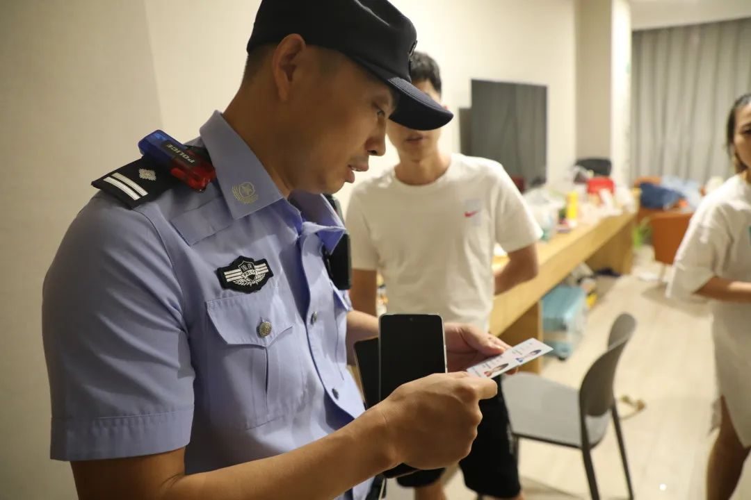 潼南黑警察图片