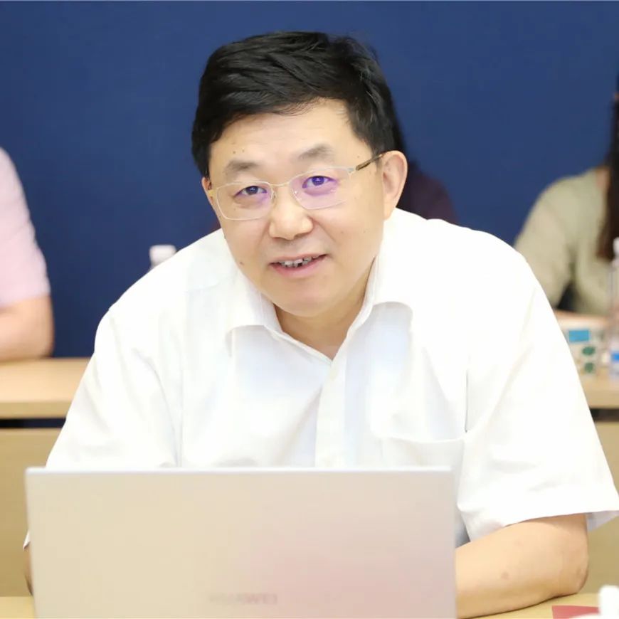 民盟市委专职副主委丁光宏,研究室干部徐宏炜,上海陶行知纪念馆副馆长