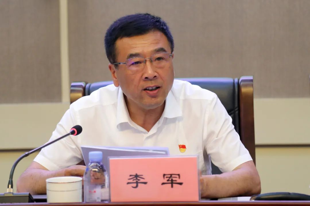 李军强调,要切实强化使命担当,各级领导干部作为推动集团发展的"关键