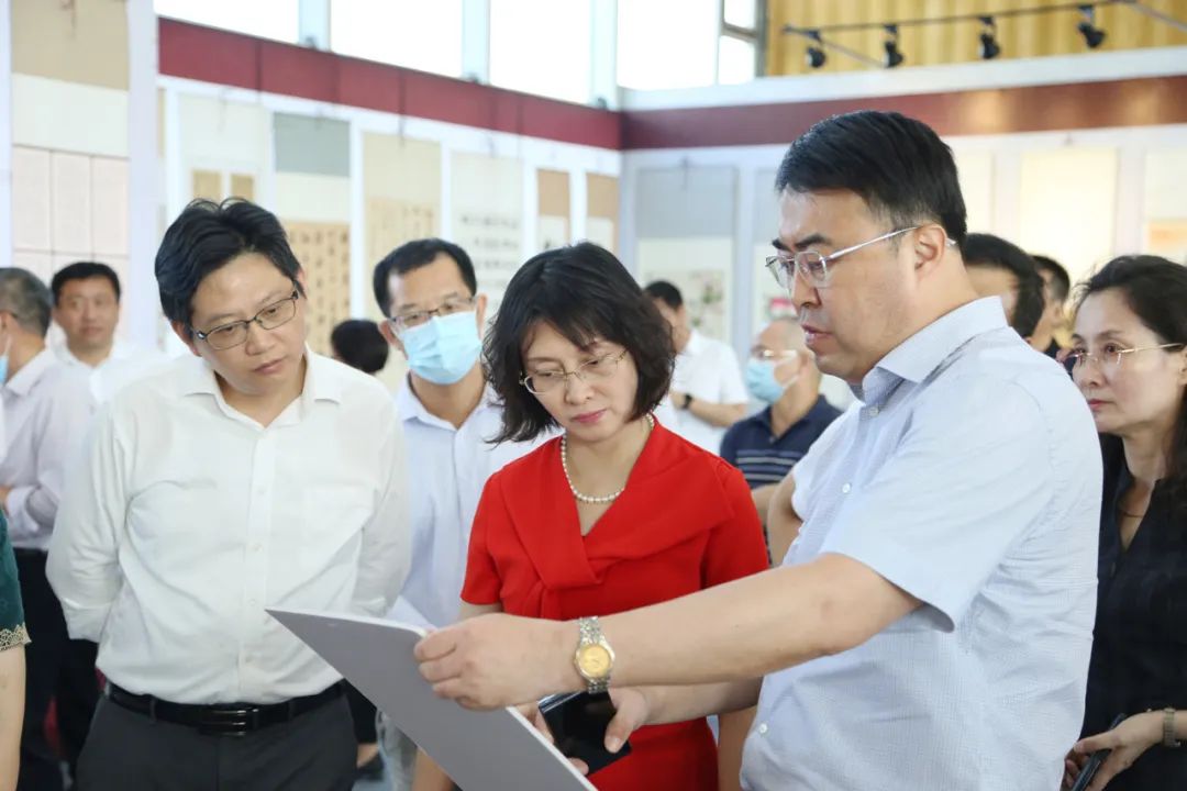 我市领导钱言考,王乐,张玥阳,康建芳,江门市领导汤惠红,江门市赴