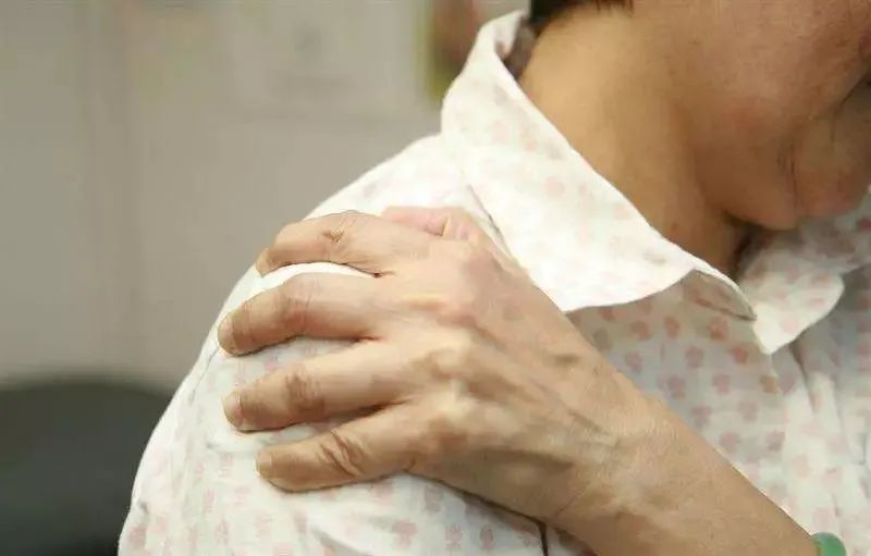 手抬不起来?有这几种原因