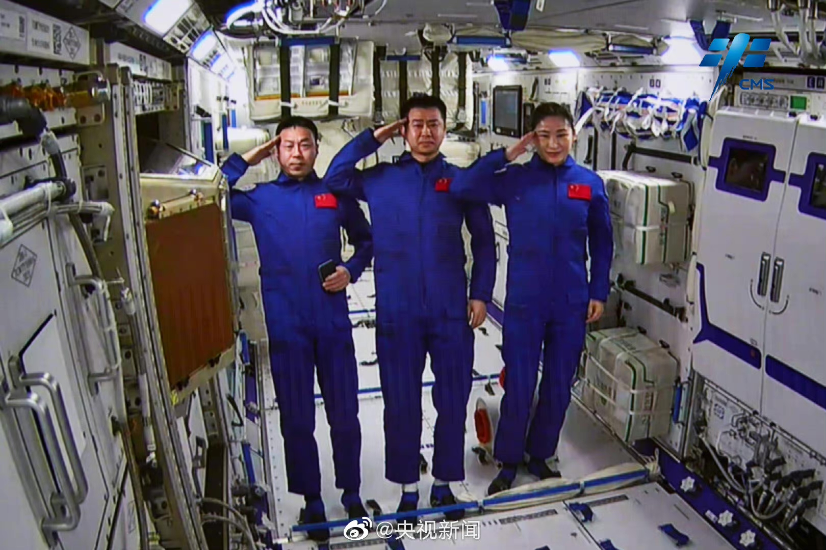 中国航天员乘组完成首次在轨交接 - 2022年12月3日, 俄罗斯卫星通讯社