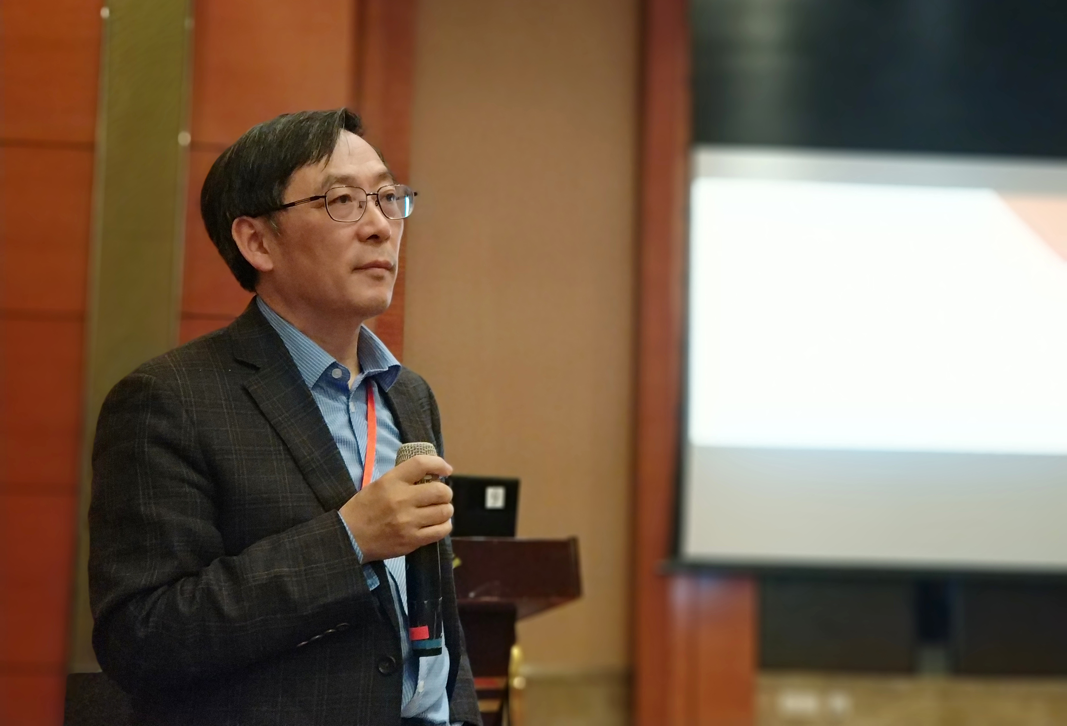 李敬锋深耕压电与热电材料助力应用洞见未来