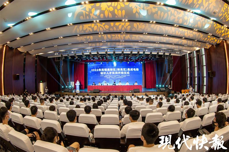 半岛体育- 半岛体育官方网站- 半岛体育APP下载青岛双雄本轮中超均告负下轮青岛德比谁也输不起了