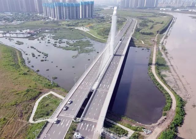 北起北湖科技开发区翔北街,上跨长春新区北湖大桥,南至二道区力旺大街