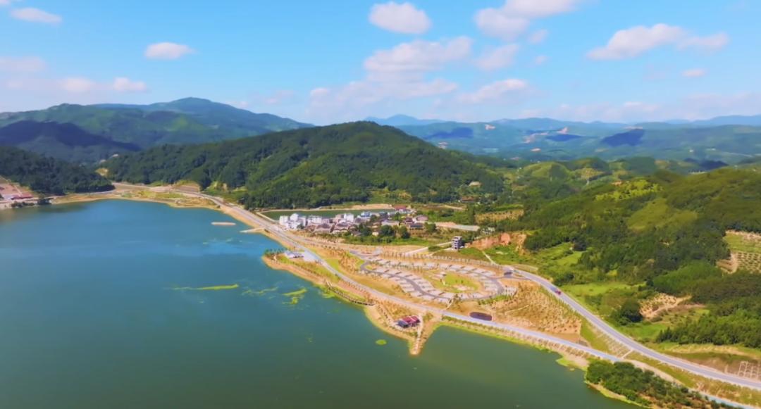公路开出新画卷 乡村焕颜谋振兴——桃州村的向往生活