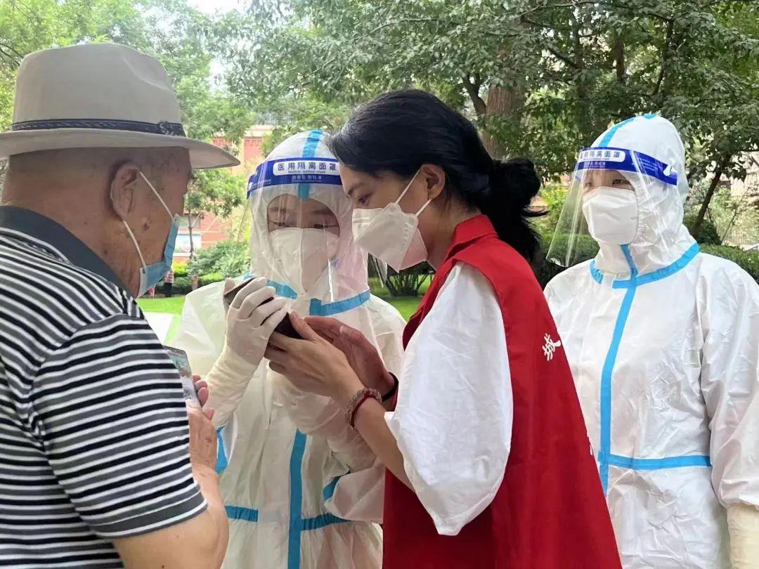 巾帼力量勇担当铿锵奋进绽芳华城关区巾帼抗疫一线群英谱一