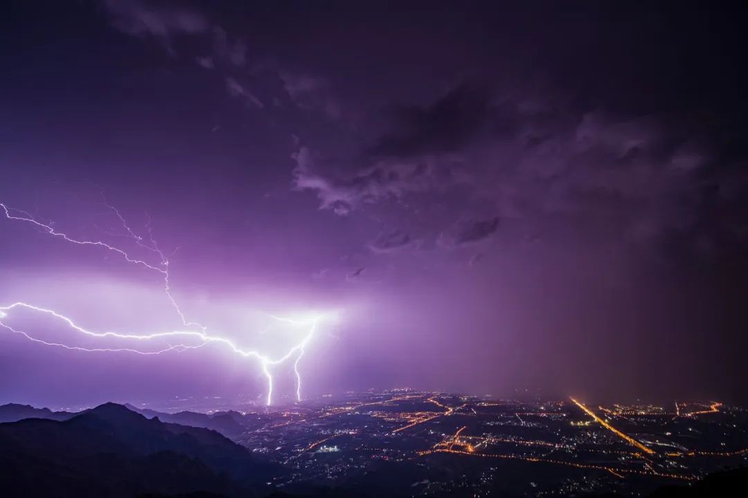 注意暴04雨0404雷04暴04大04風0404冰04雹04來了