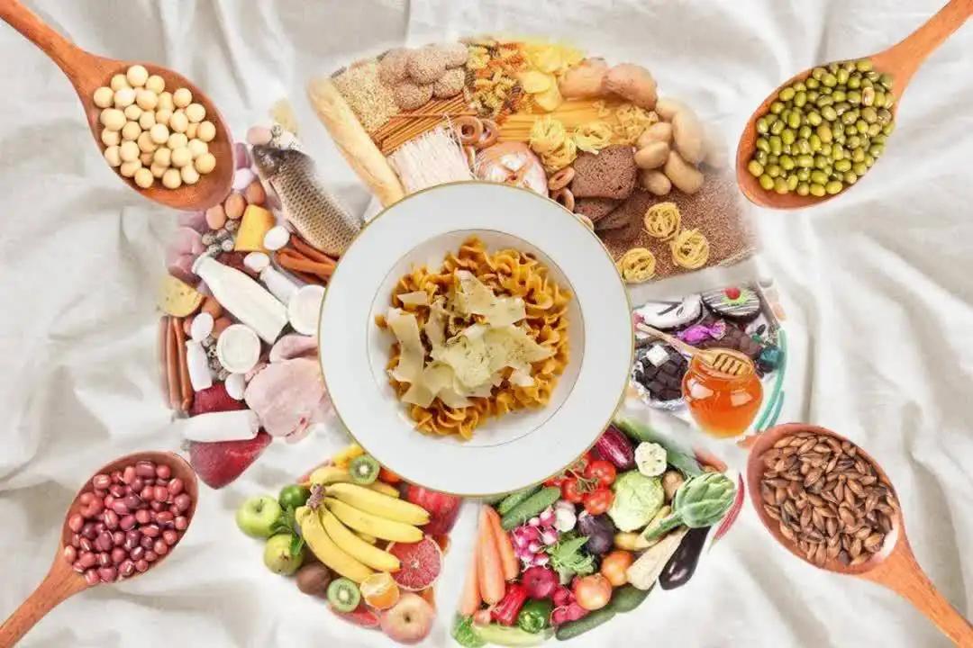 65-79岁老人膳食营养核心推荐准则八 公筷分餐,杜绝浪费准则七 会烹会