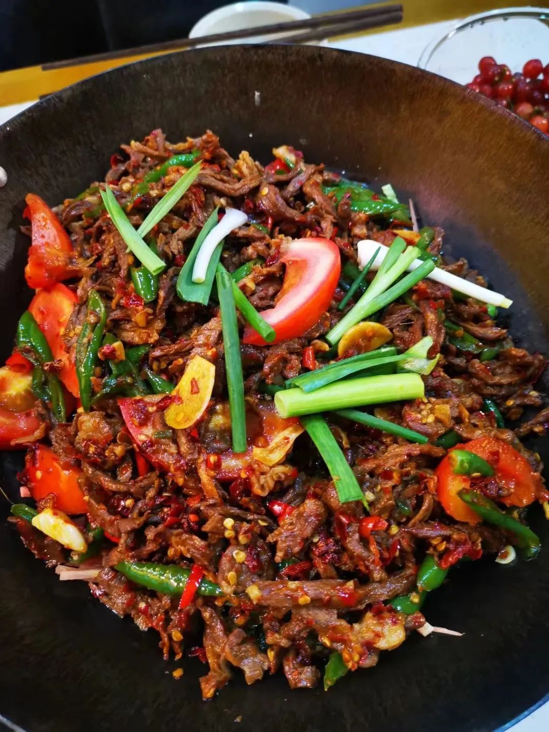 吃过这锅虾酸牛肉,我们就是过命的交情