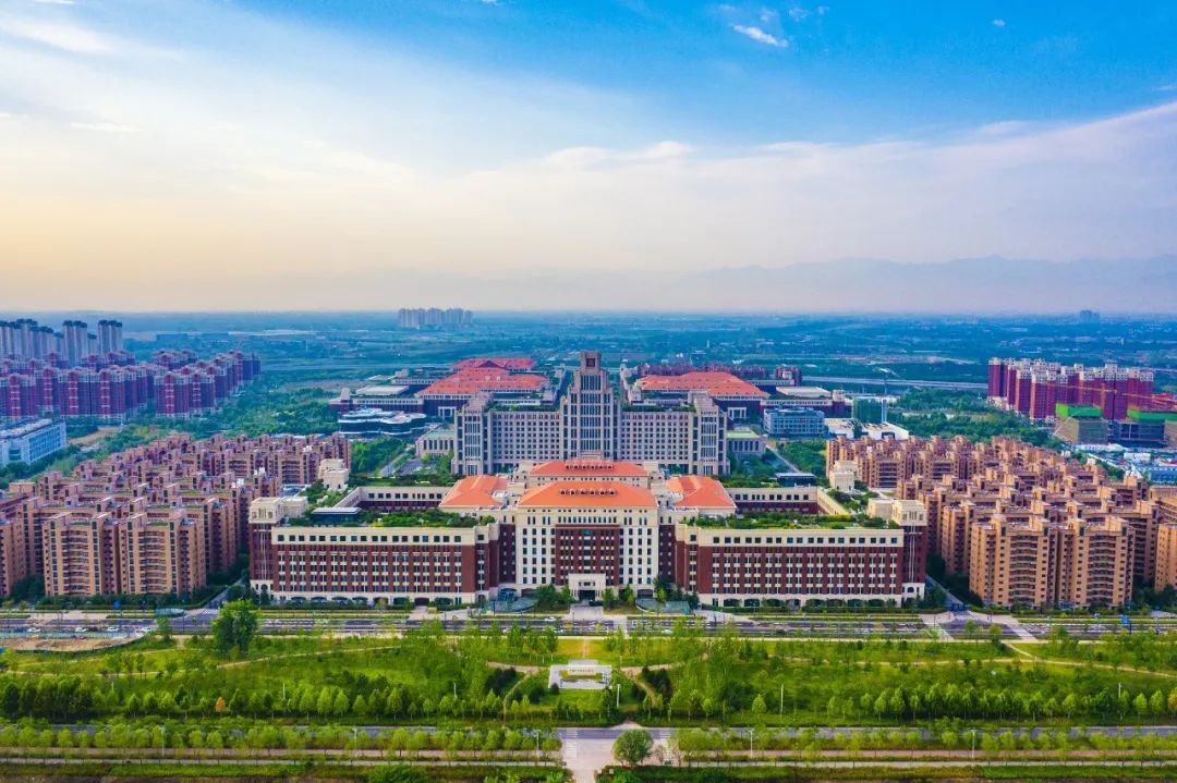 西部科技创新港高端人才生活基地二期交房即交证启动仪式,在梧桐东舍