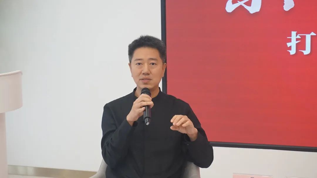 斌市政协委员唐石青,区政协委员魏文,朱理立和张斌从科技创新,顶层