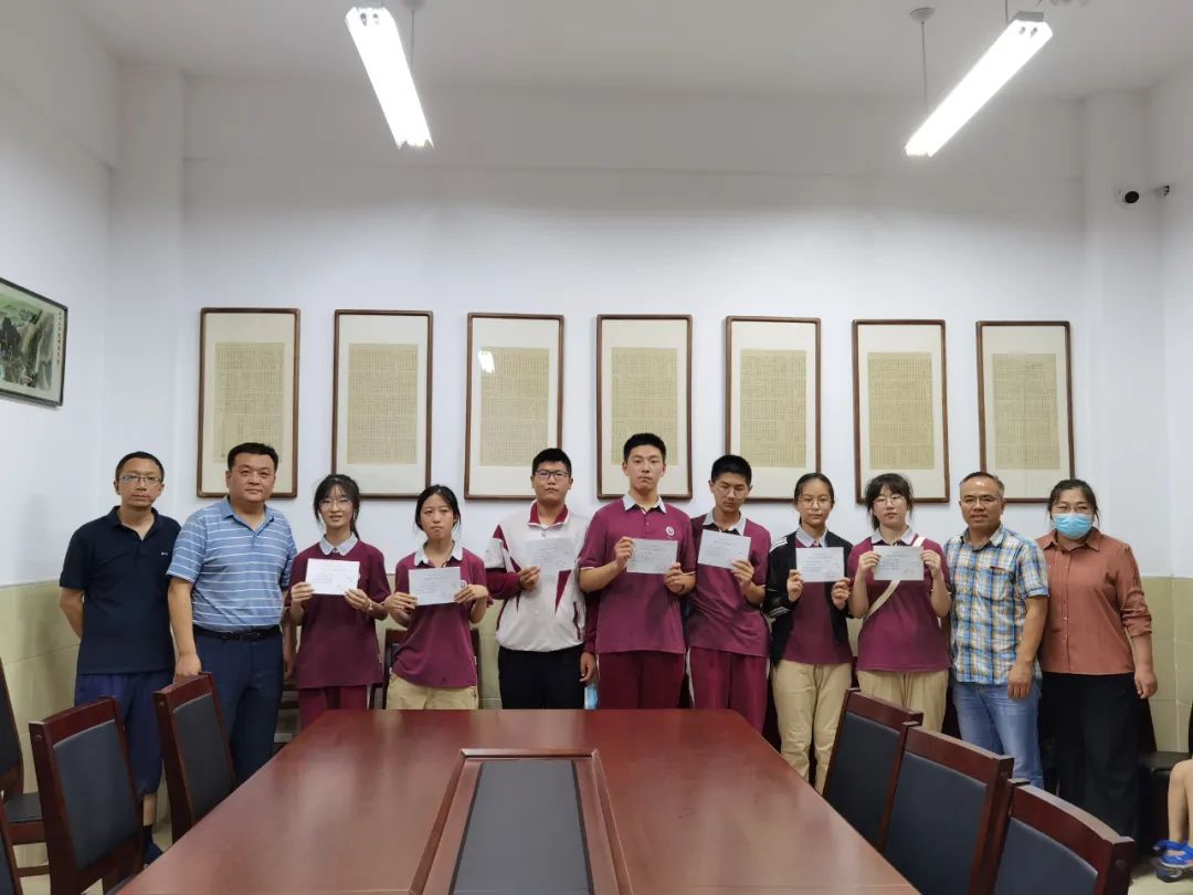 走进最美校园徐州市第二十二中学三年育人坚实路一朝喜闻捷报传