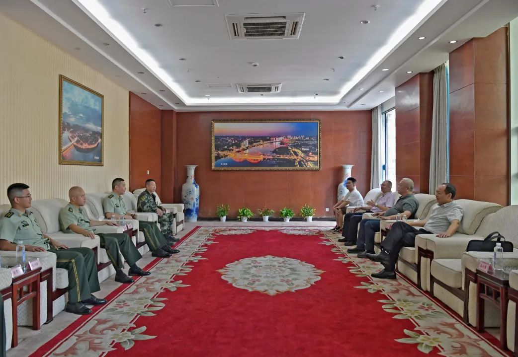 长孙红林,刑罚执行专员严正伟一行先后到武警南充支队,空军95437部队